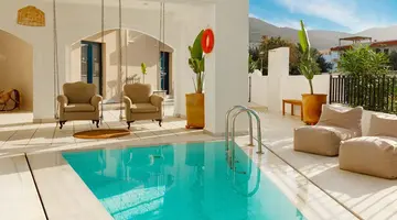 NAMI HOTEL & SUITES