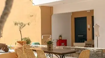 NAMI HOTEL & SUITES
