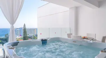 Napa Mermaid Hotel & Suites