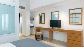 Napa Mermaid Hotel & Suites