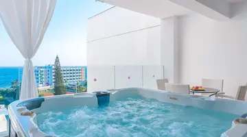 Napa Mermaid Hotel & Suites