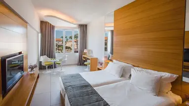 Napa Plaza Hotel (Adults Only 16+)