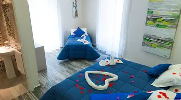 Napoli's Gold Hotel