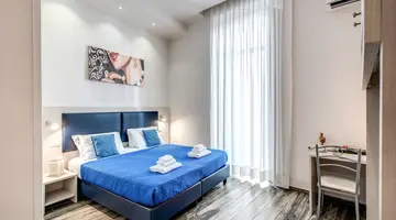 Napoli's Gold Hotel
