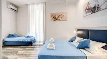 Napoli's Gold Hotel