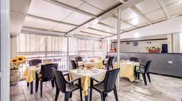 Napoli's Gold Hotel