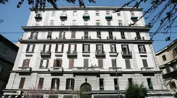 Napoli's Gold Hotel