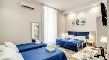 Napoli's Gold Hotel