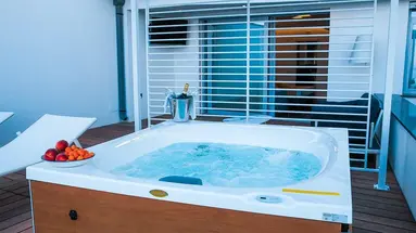 Nautilus Hotel
