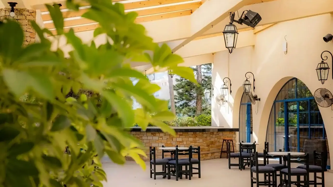 Navarria Hotel