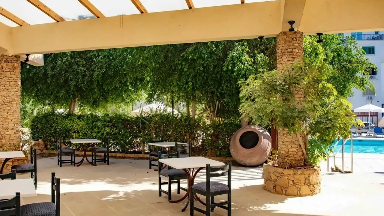 Navarria Hotel
