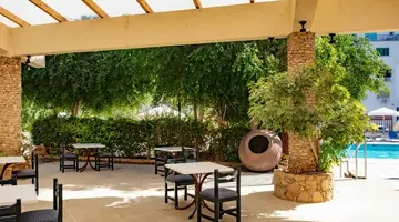 Navarria Hotel