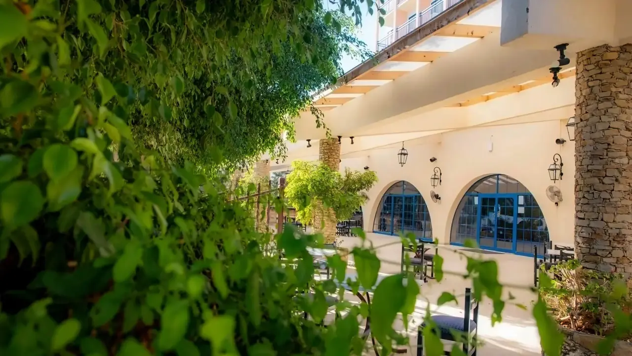 Navarria Hotel
