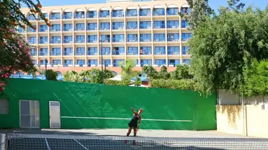 Navarria Hotel