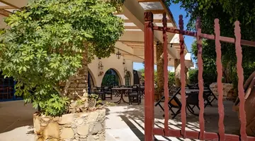 Navarria Hotel