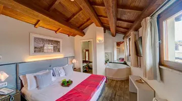Navona Palace Collection
