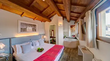 Navona Palace Collection