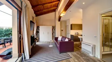 Navona Palace Collection