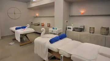 Nelia Beach Hotel & Spa