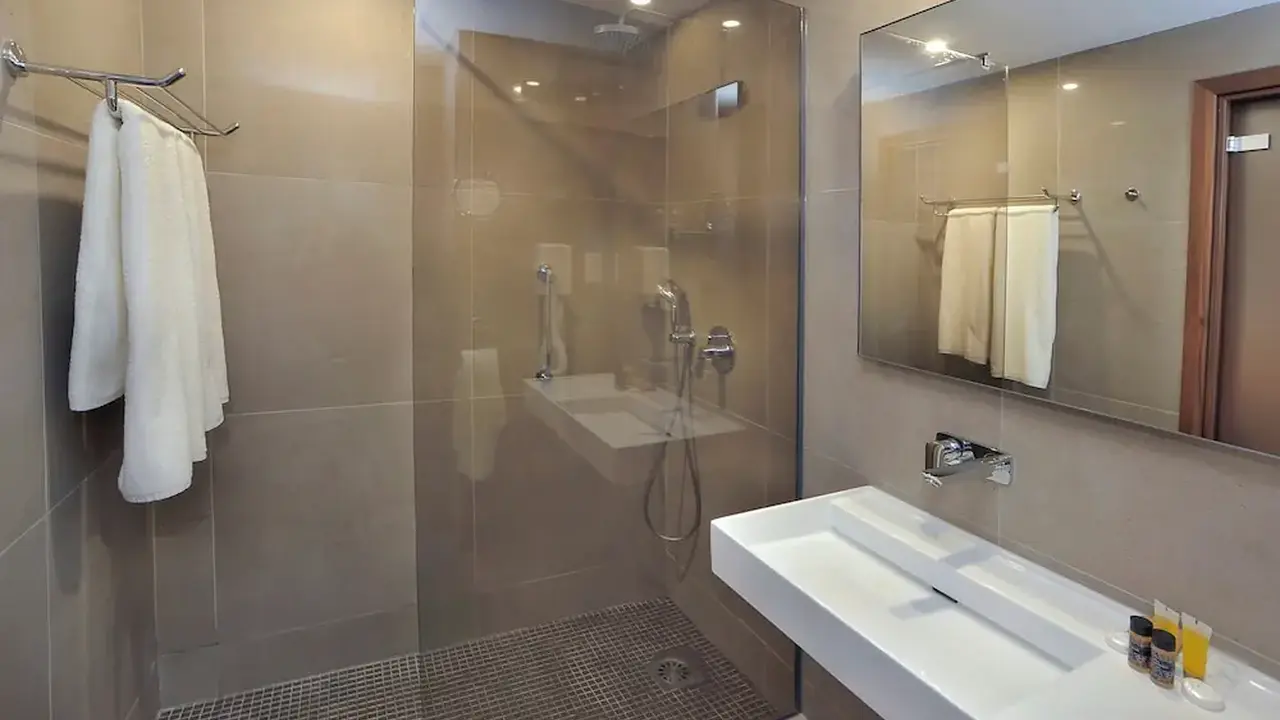 Nelia Beach Hotel & Spa