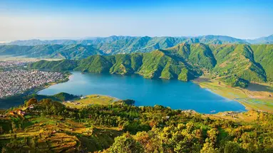 Nepal: Wędrówki i Przygody