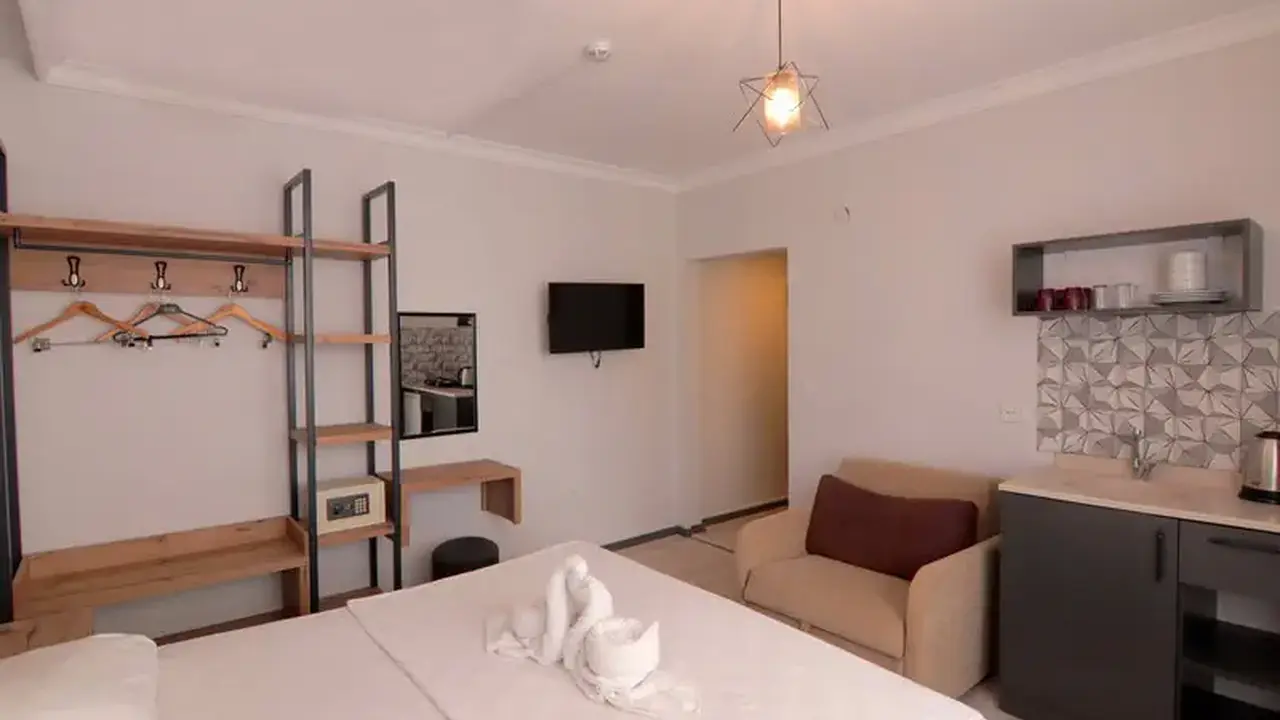 New Garden Luna Side Apart Hotel