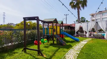 New Garden Luna Side Apart Hotel