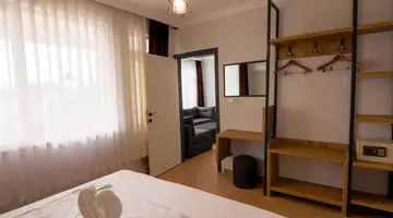 New Garden Luna Side Apart Hotel