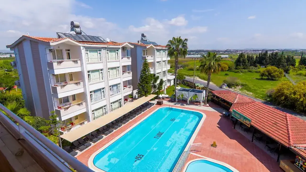New Garden Luna Side Apart Hotel
