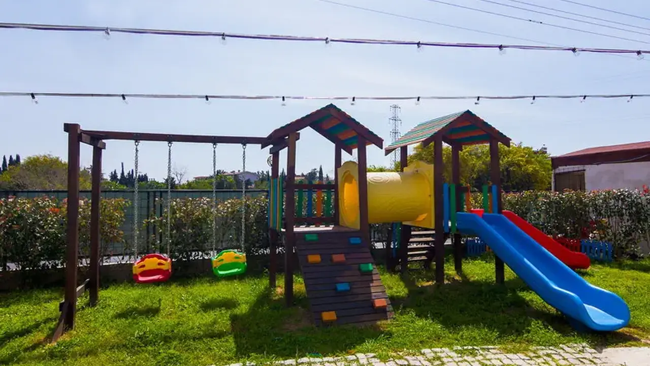 New Garden Luna Side Apart Hotel