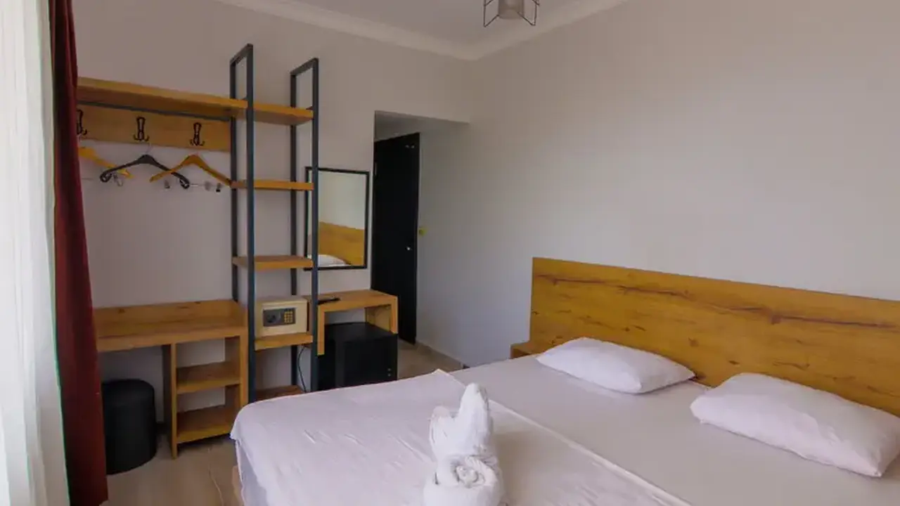 New Garden Luna Side Apart Hotel