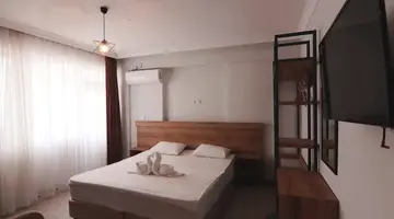 New Garden Luna Side Apart Hotel