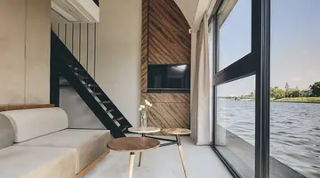 New Port Hotel