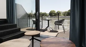 New Port Hotel