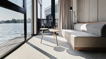 New Port Hotel