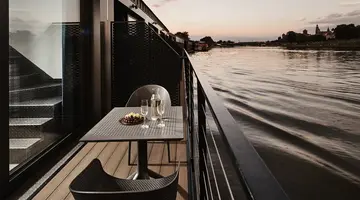 New Port Hotel