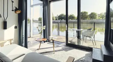 New Port Hotel
