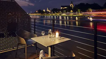 New Port Hotel