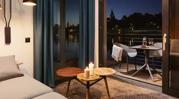 New Port Hotel