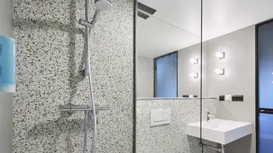 New Port Hotel