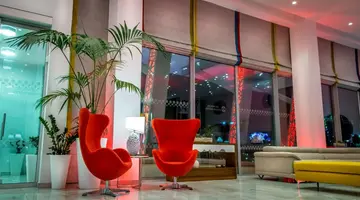 Nicholas Color Hotel