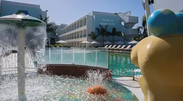 Nicholas Color Hotel