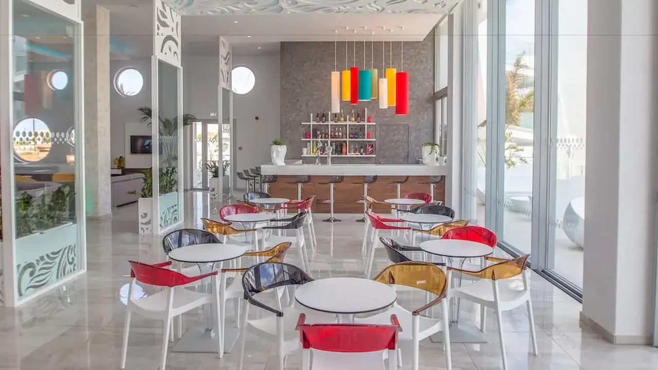 Nicholas Color Hotel