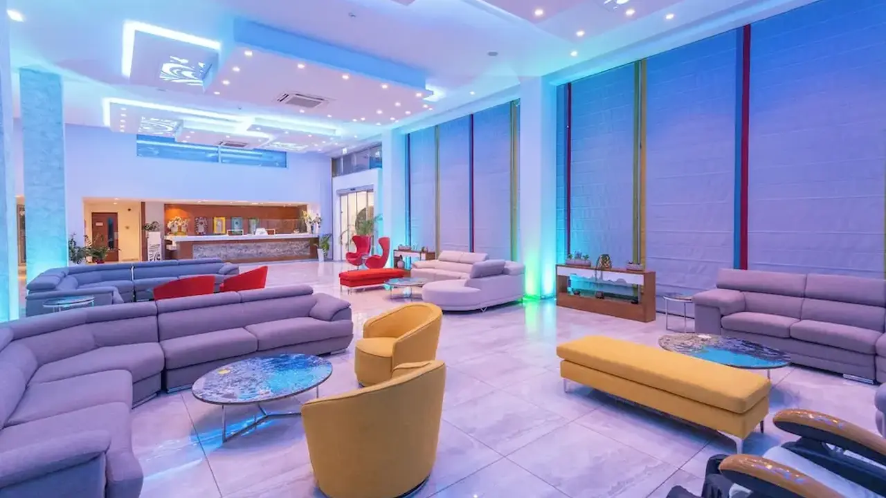Nicholas Color Hotel