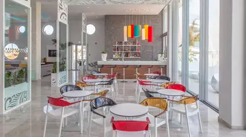 Nicholas Color Hotel