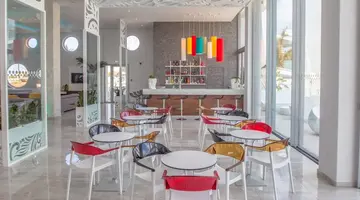 Nicholas Color Hotel