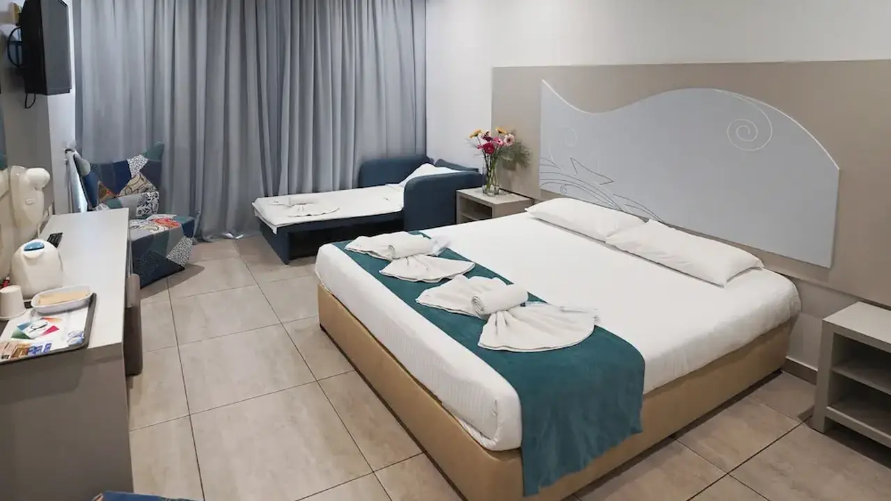 Nicholas Color Hotel