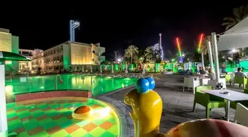 Nicholas Color Hotel
