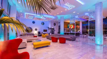Nicholas Color Hotel