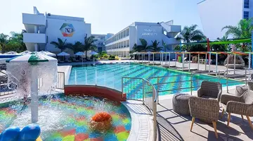NICHOLAS COLOR